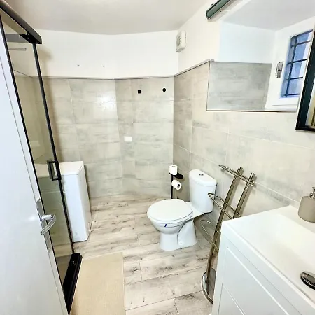 Cloud Nine, Apartment Laglio